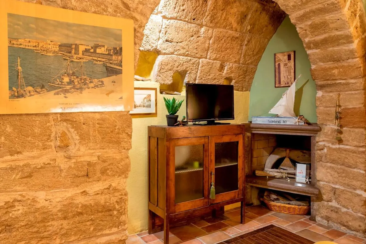 Sardinia Re - Studio Antiche Mura Alghero 0*,  Italy