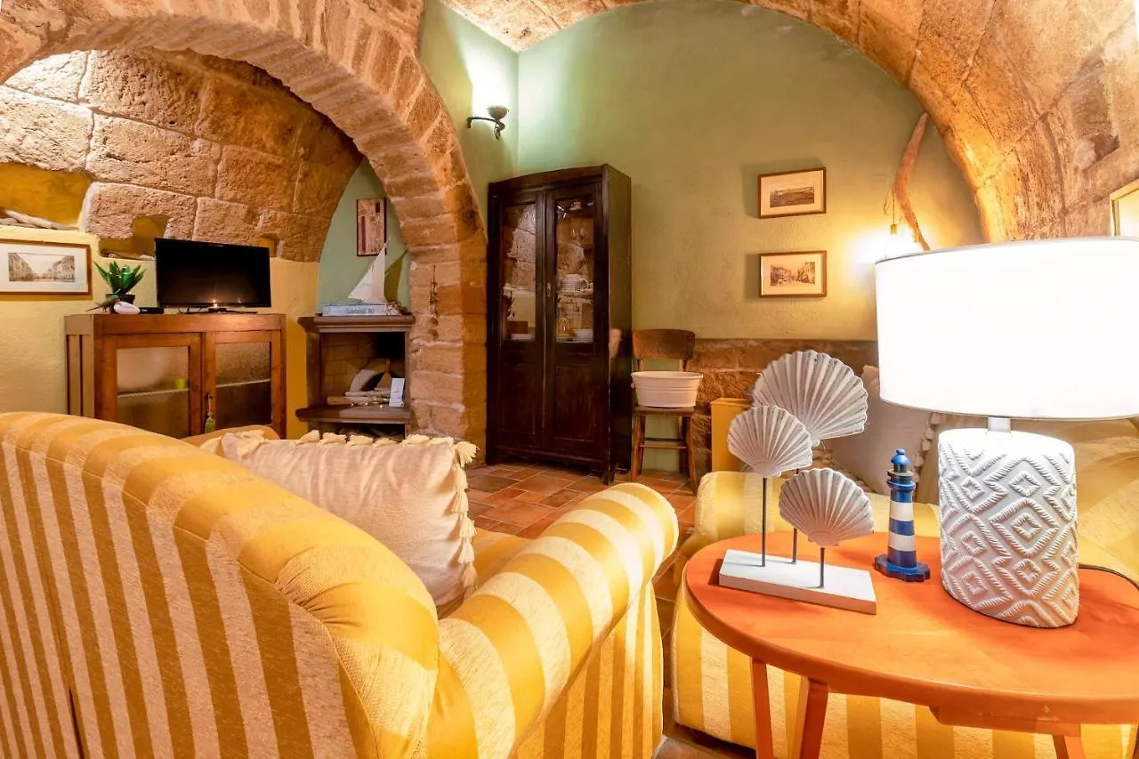 Sardinia Re - Studio Antiche Mura Alghero 0*,