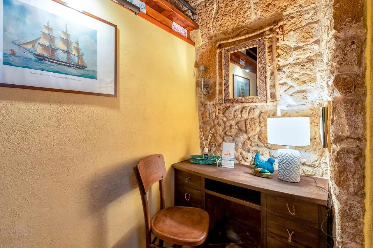 Sardinia Re - Studio Antiche Mura Alghero 0*,